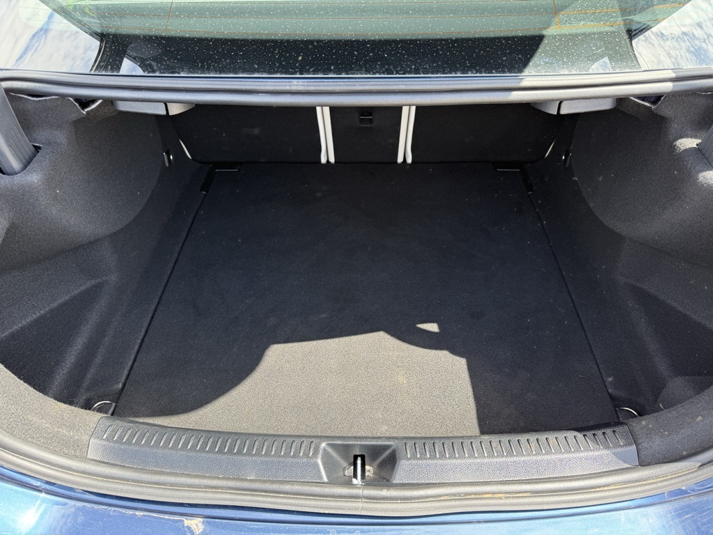 Vehicle image 10 of 28
