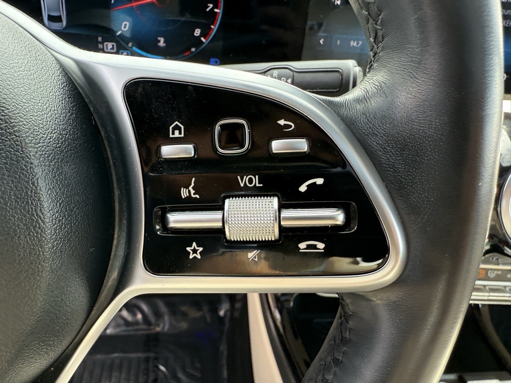 Vehicle image 25 of 28