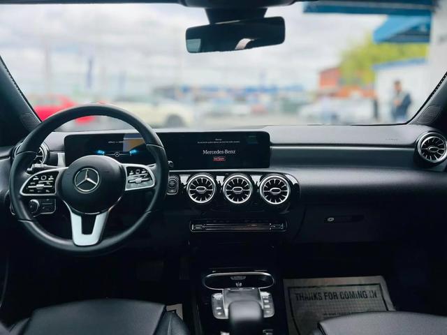 Vehicle image 23 of 32