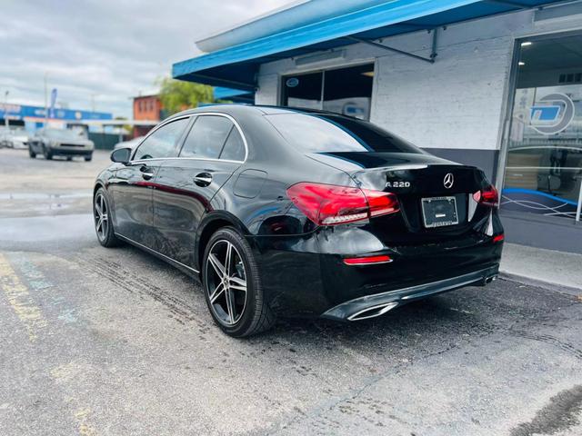 Vehicle image 10 of 32
