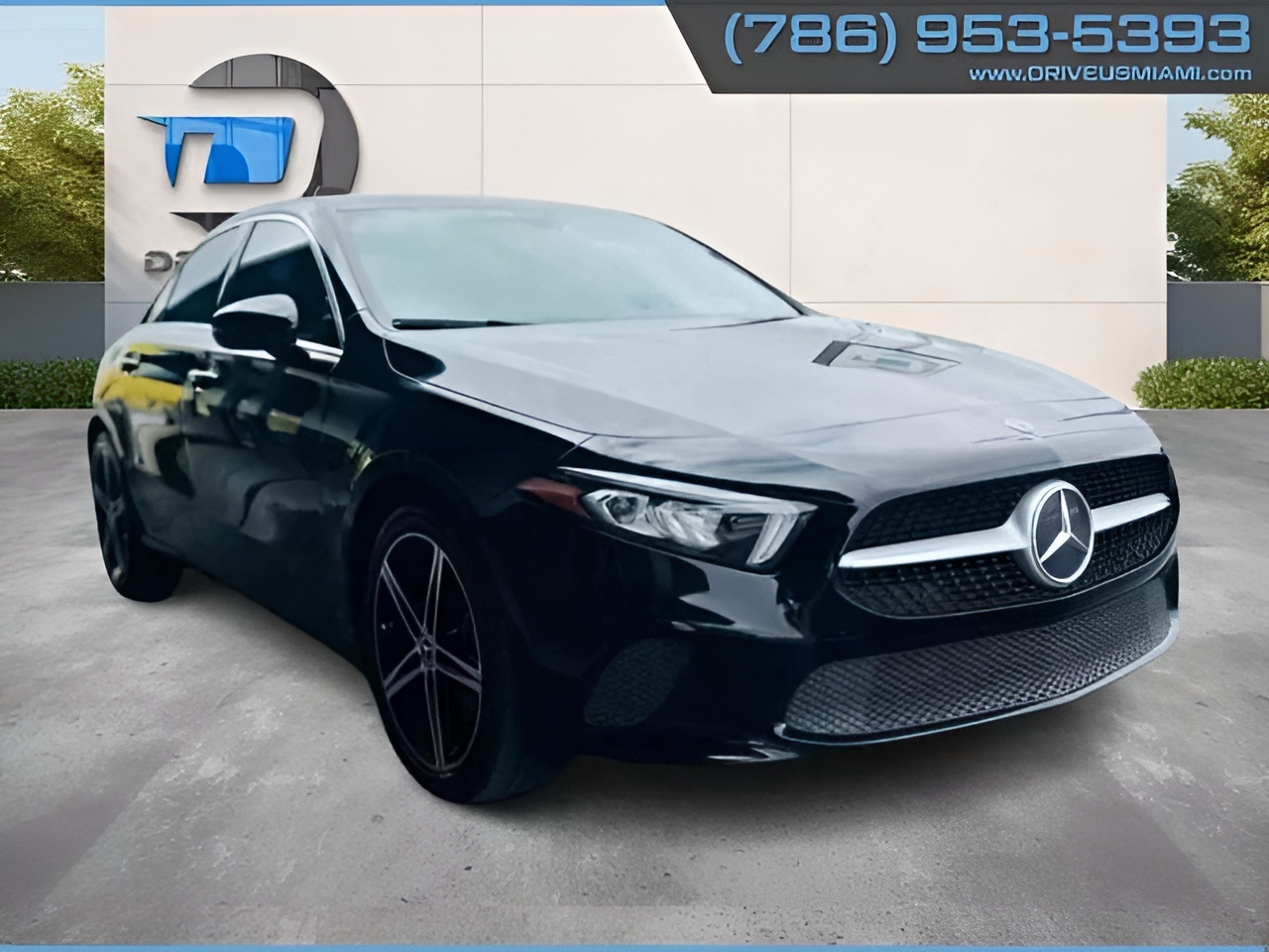 Vehicle image 29 of 32