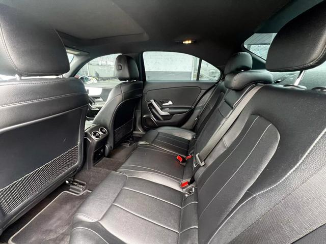 Vehicle image 25 of 32