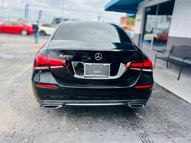 Vehicle image 20 of 32