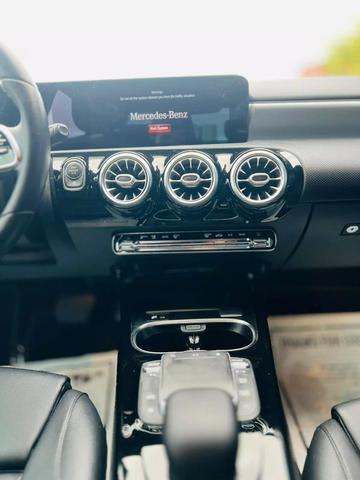 Vehicle image 22 of 32
