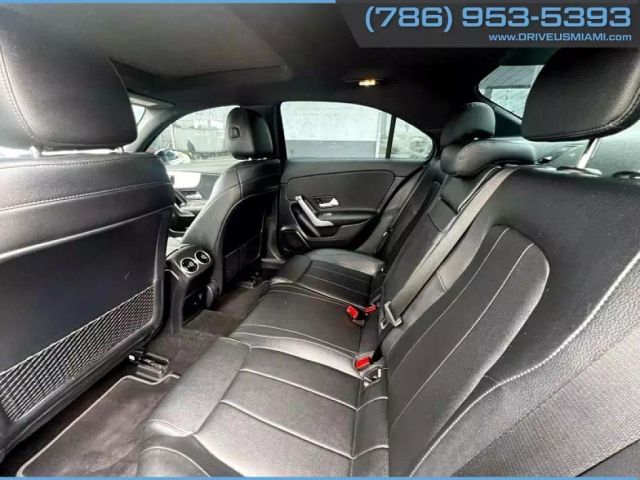 Vehicle image 18 of 32