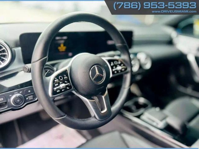 Vehicle image 17 of 32