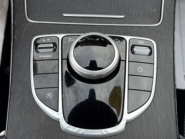 Vehicle image 21 of 31