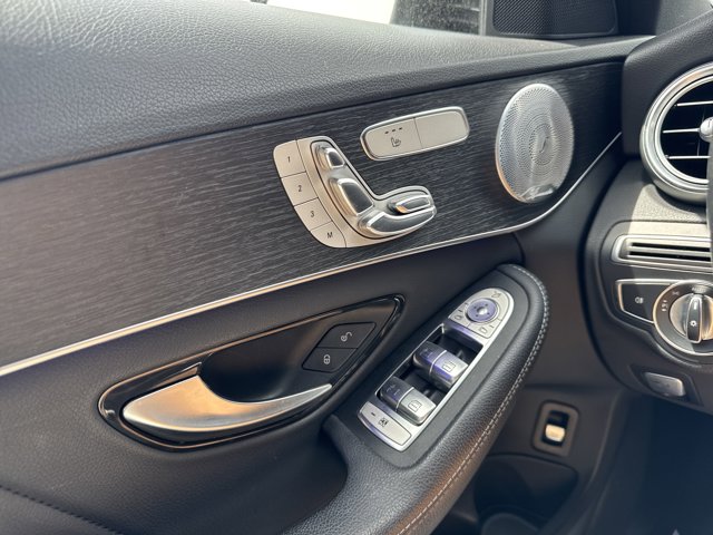 Vehicle image 23 of 31