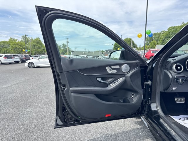 Vehicle image 10 of 31
