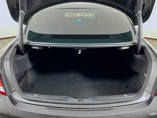 Vehicle image 14 of 40