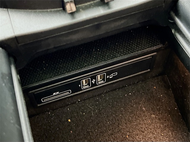 Vehicle image 34 of 40