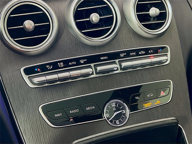 Vehicle image 37 of 40