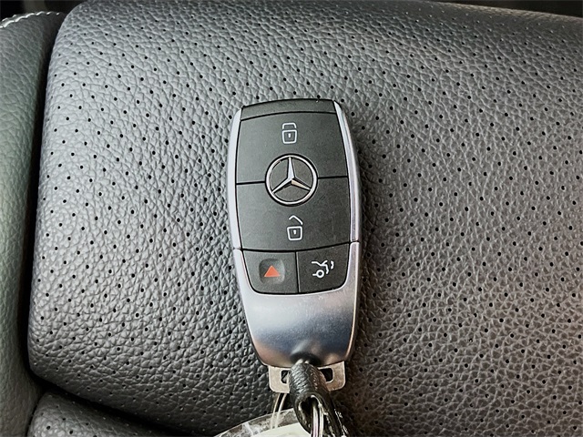 Vehicle image 31 of 40