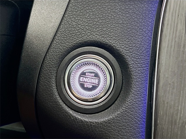 Vehicle image 32 of 40