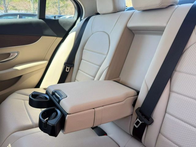 Vehicle image 19 of 44