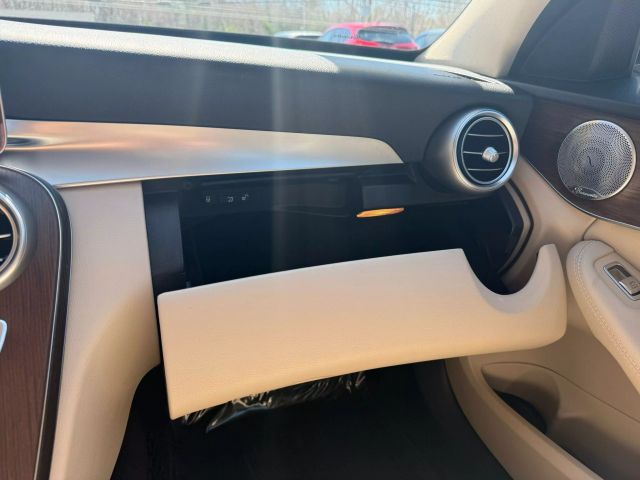 Vehicle image 40 of 44
