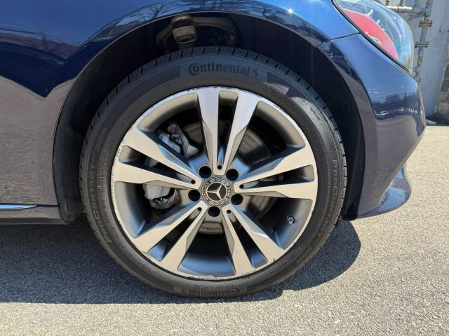 Vehicle image 8 of 44