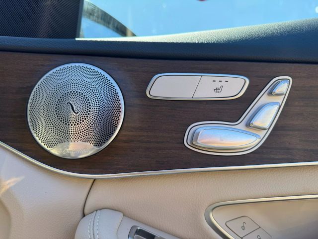 Vehicle image 10 of 44