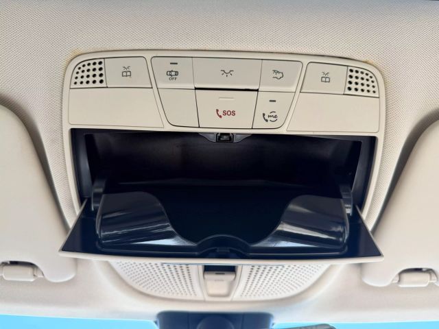 Vehicle image 42 of 44