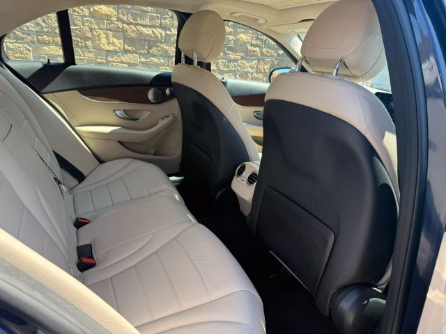 Vehicle image 11 of 44