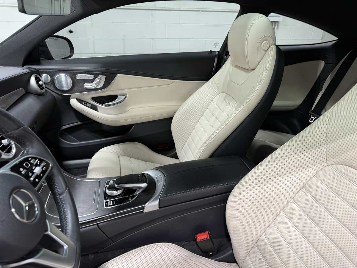 Vehicle image 14 of 17