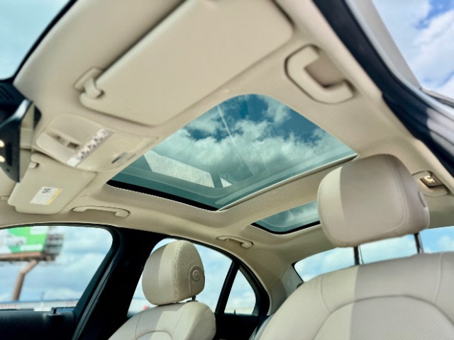 Vehicle image 14 of 18