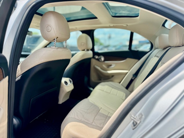 Vehicle image 16 of 18