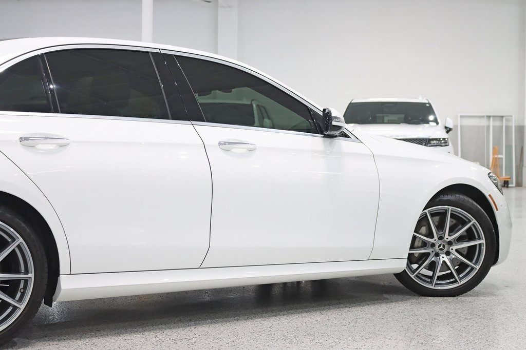 Vehicle image 6 of 44