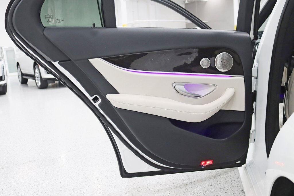 Vehicle image 41 of 44
