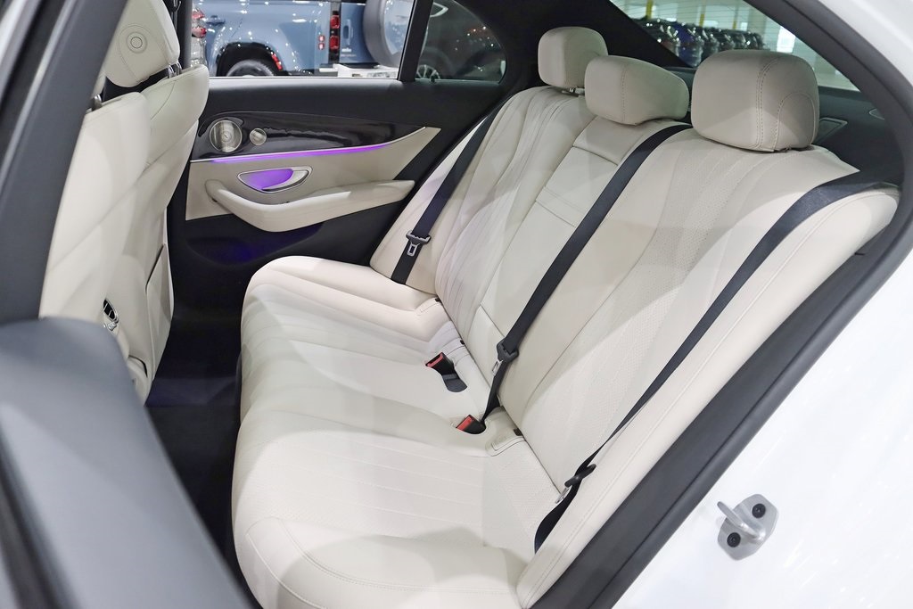 Vehicle image 17 of 44
