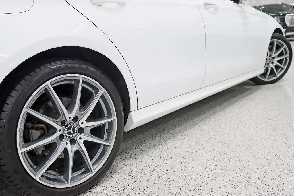 Vehicle image 13 of 44