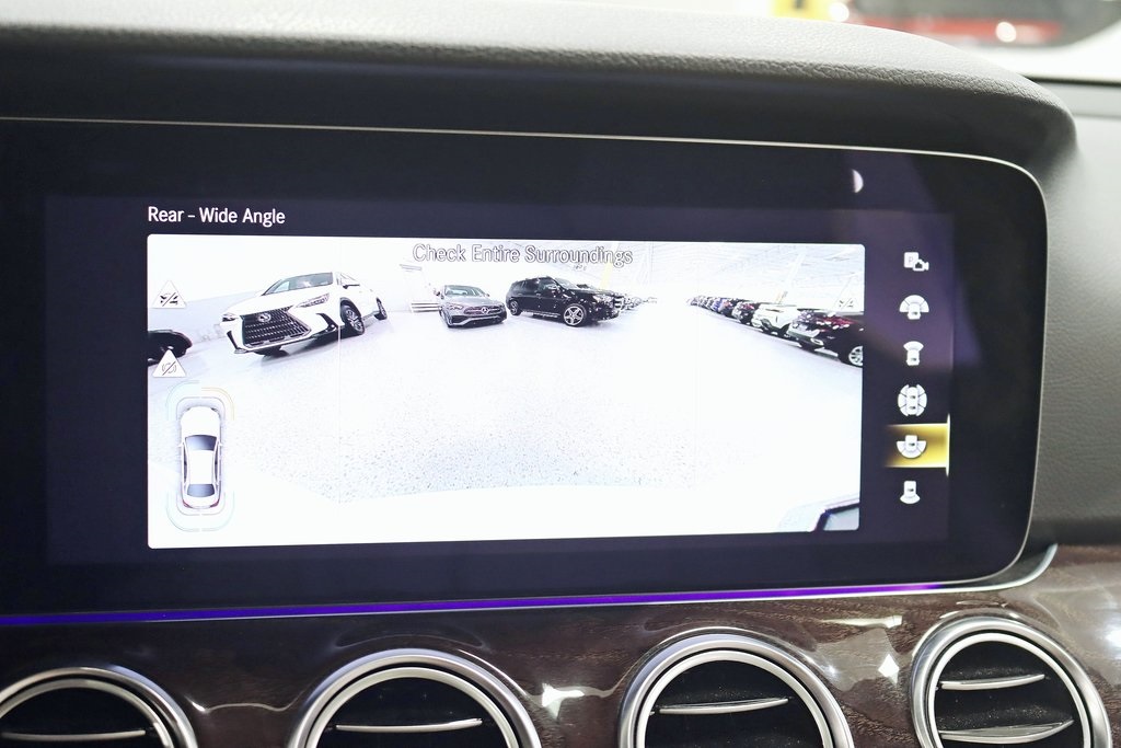 Vehicle image 27 of 44