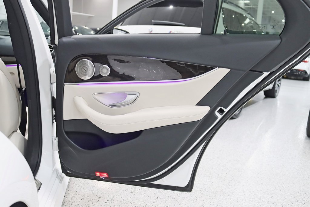 Vehicle image 38 of 44