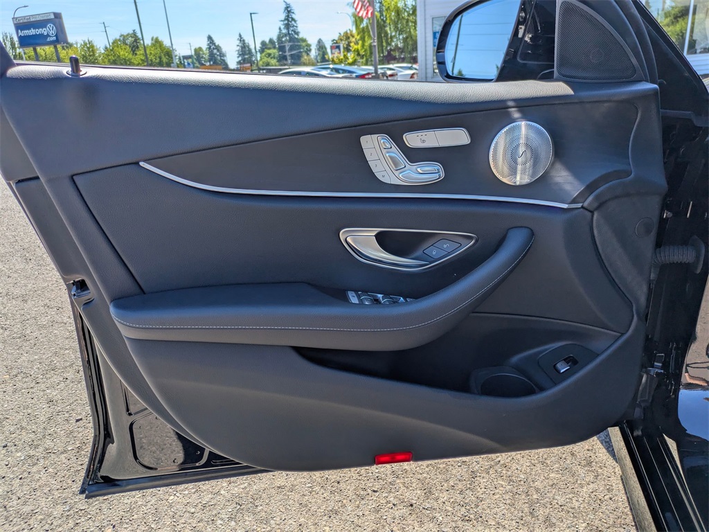 Vehicle image 31 of 41