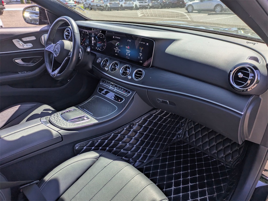 Vehicle image 22 of 41