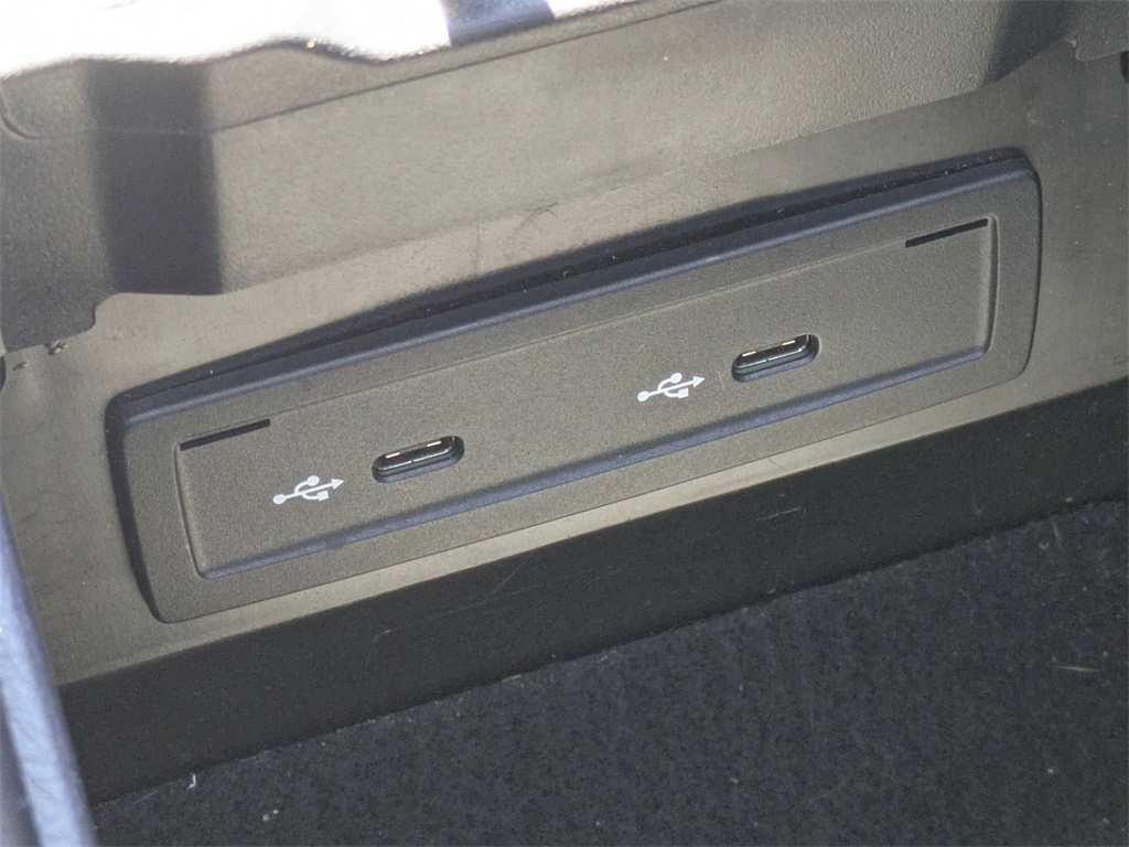Vehicle image 37 of 41