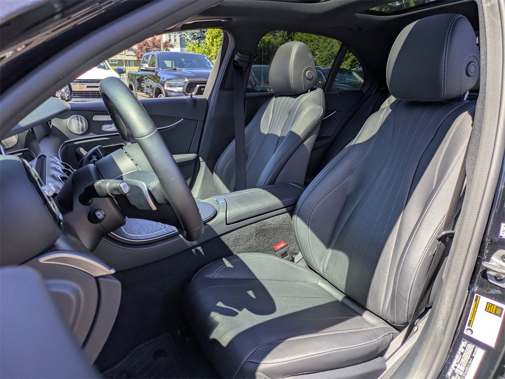Vehicle image 14 of 41