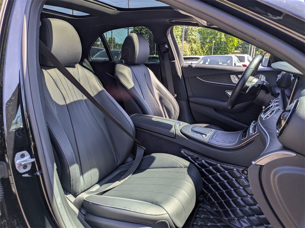 Vehicle image 15 of 41