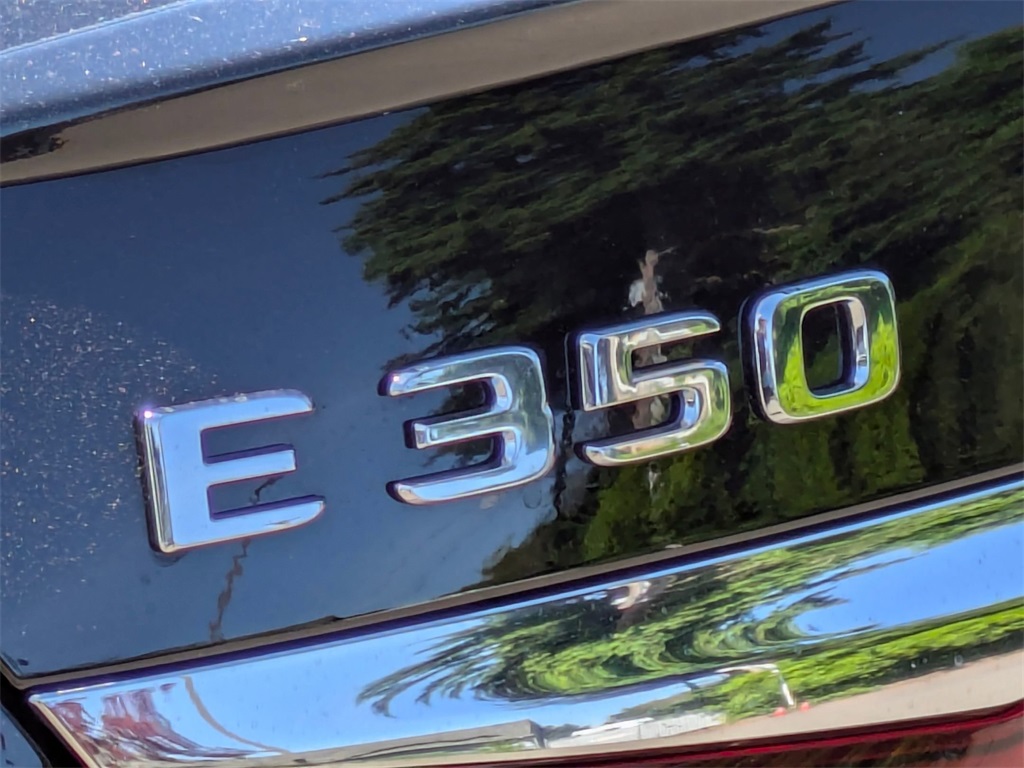 Vehicle image 27 of 41