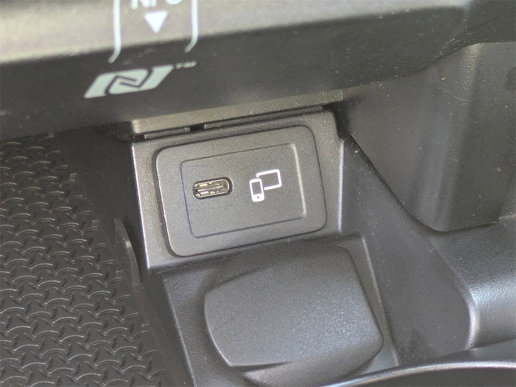 Vehicle image 33 of 41