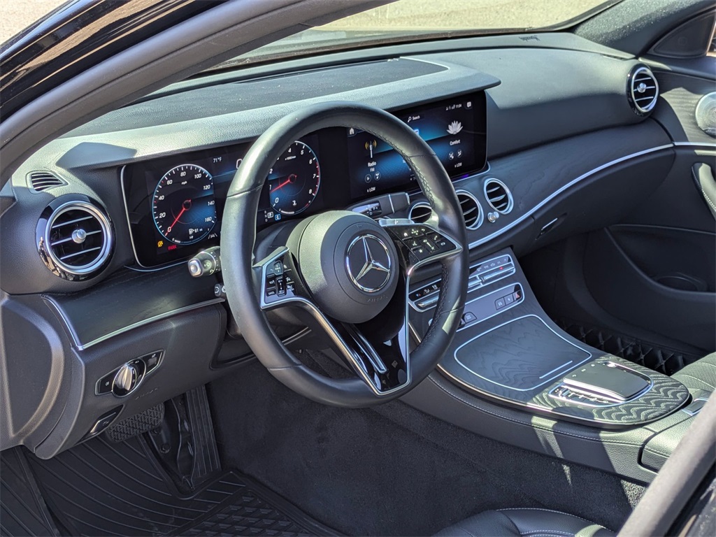Vehicle image 21 of 41