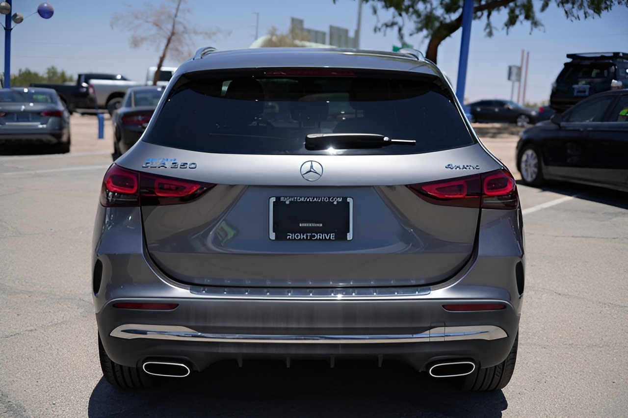 Vehicle image 33 of 35