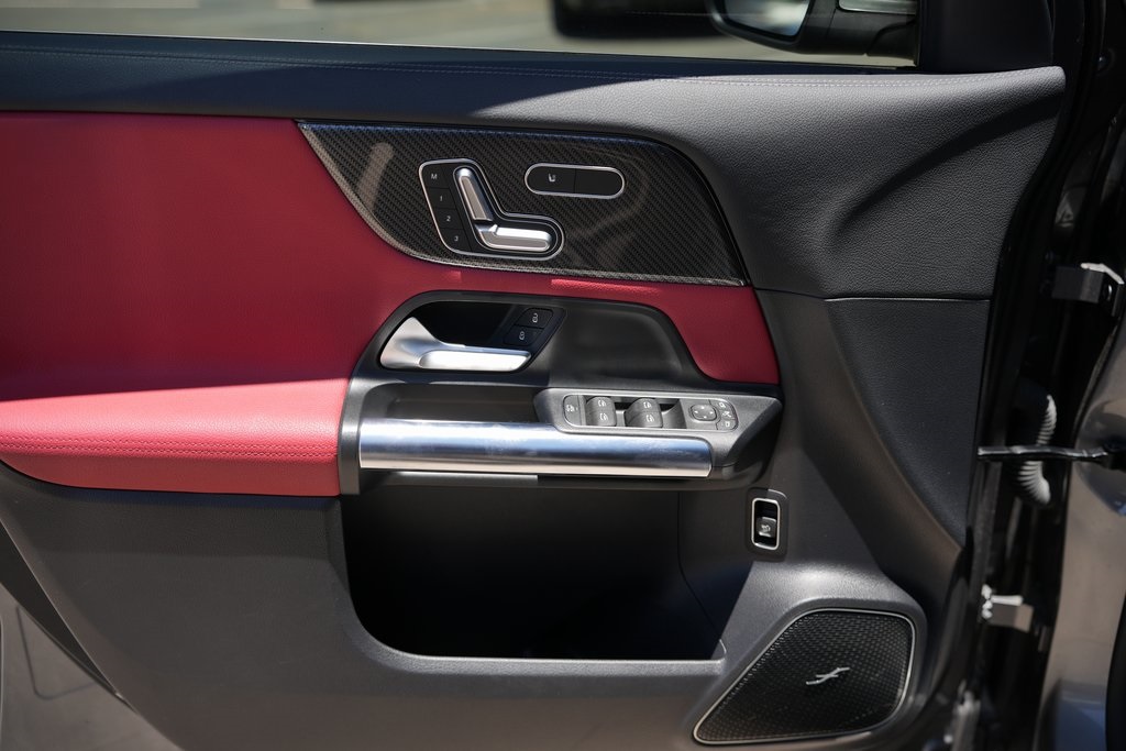 Vehicle image 13 of 35