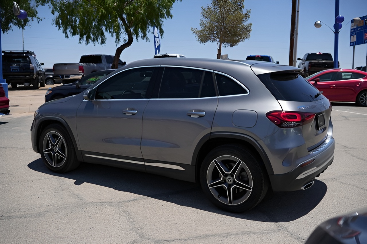 Vehicle image 34 of 35