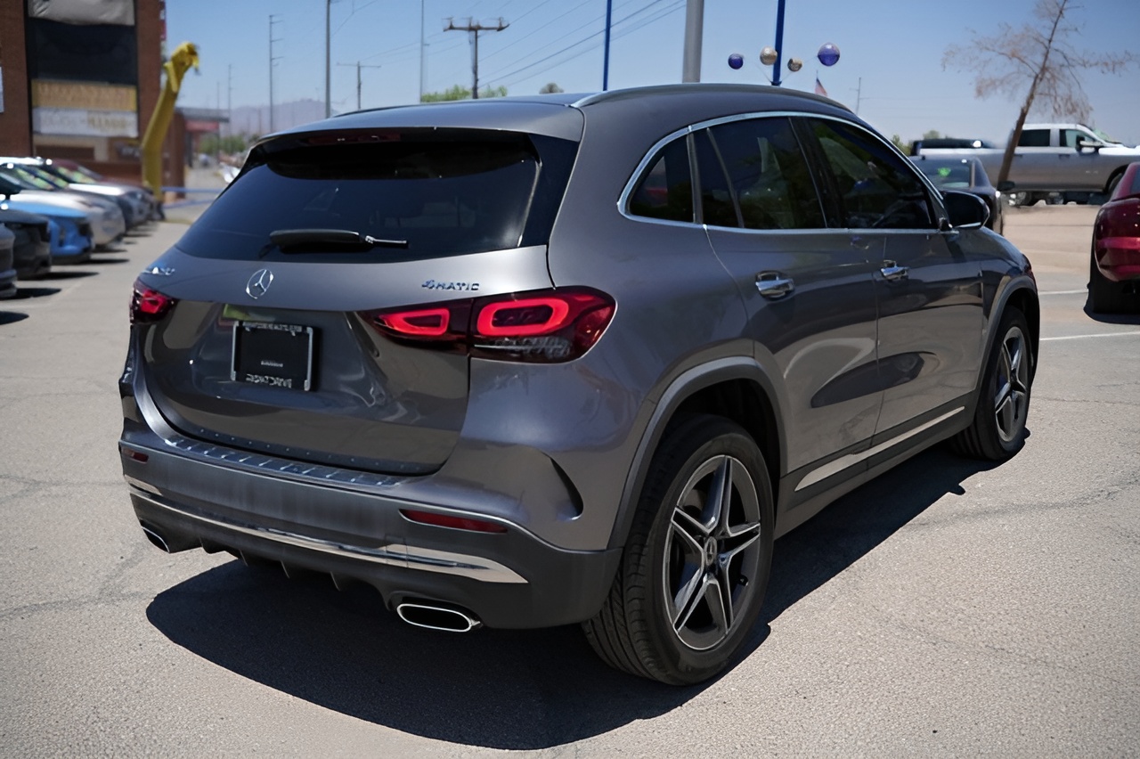 Vehicle image 32 of 35