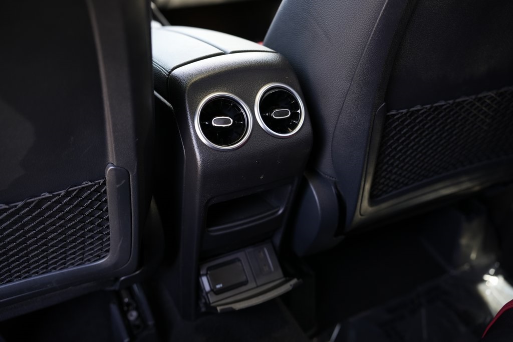 Vehicle image 19 of 35
