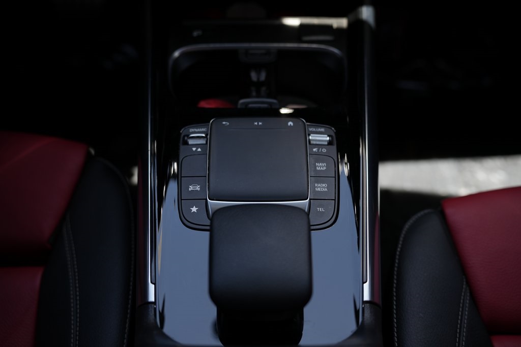 Vehicle image 21 of 35