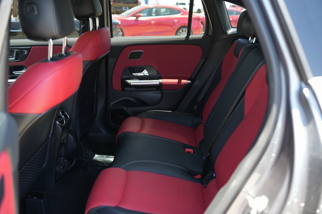 Vehicle image 18 of 35