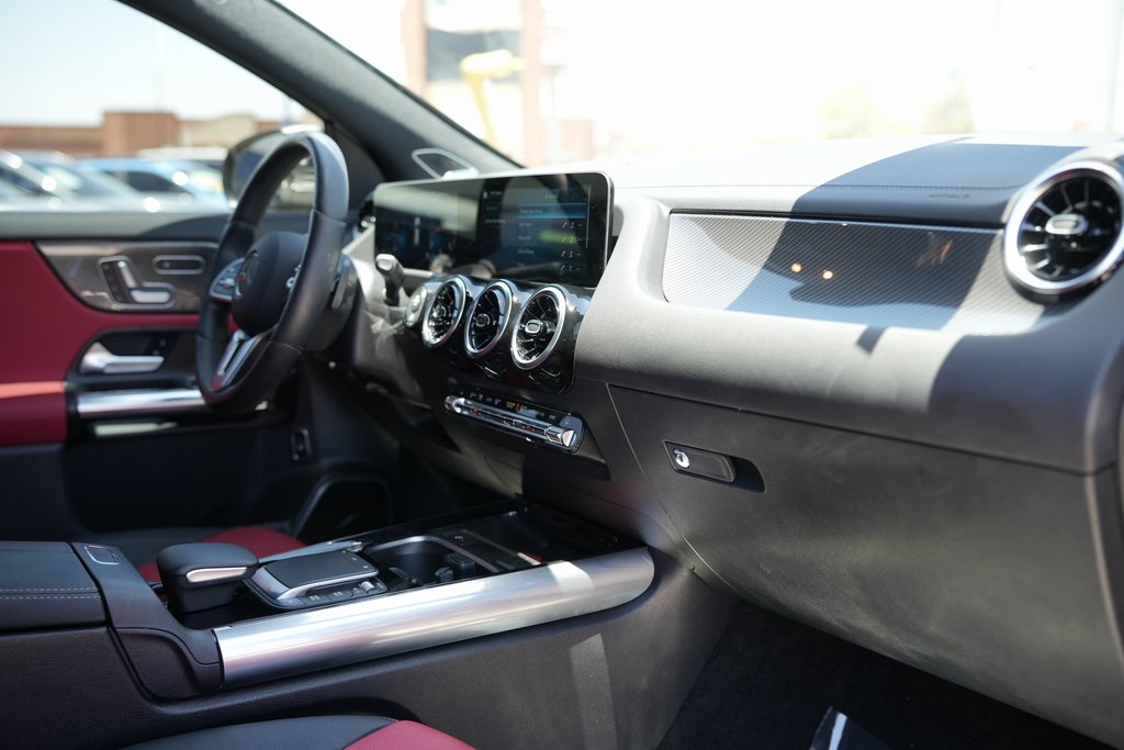 Vehicle image 25 of 35