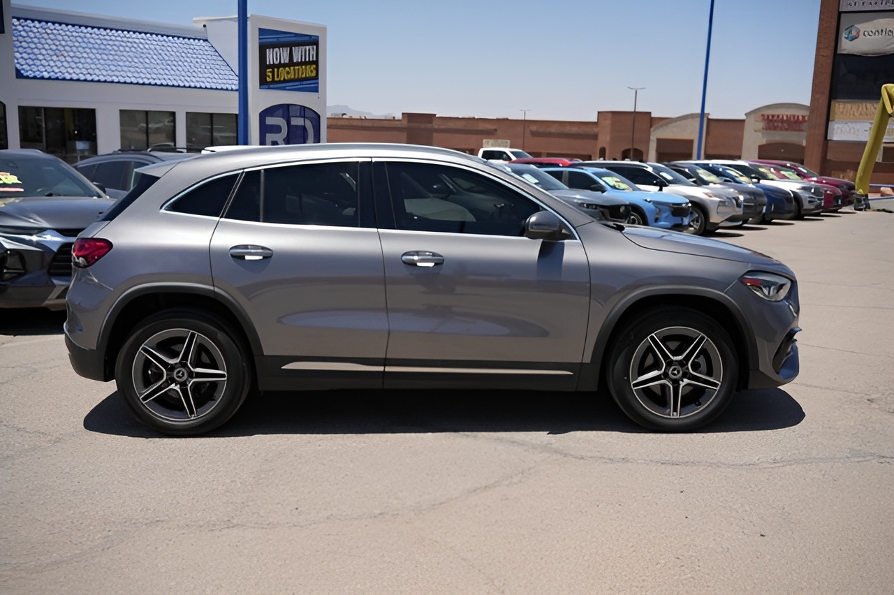 Vehicle image 31 of 35